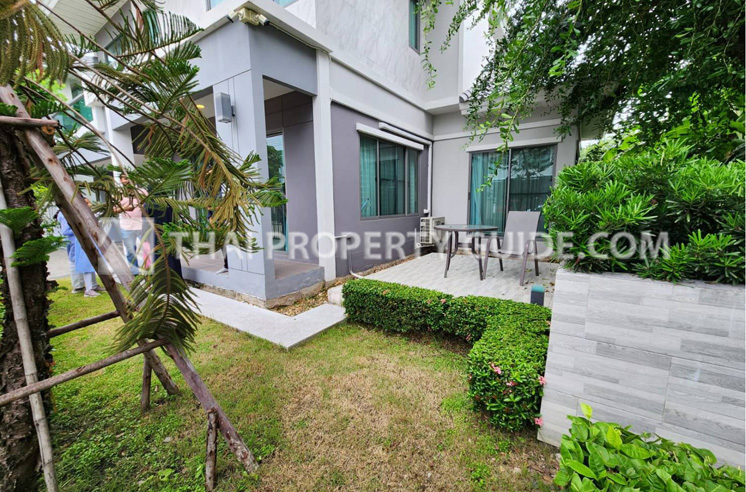 House with Shared Pool in Other 